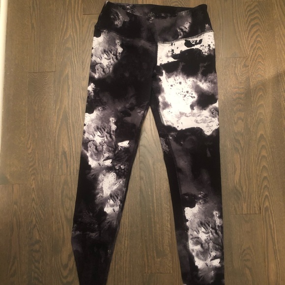 ALO Yoga Pants - Alo Black and White Leggings